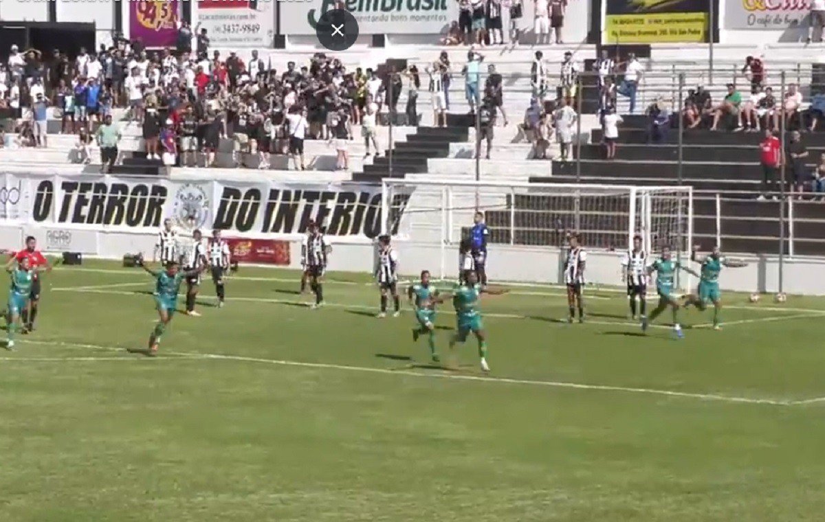 Paracatu vence Araxá e assume liderança da Segunda Divisão do Mineiro