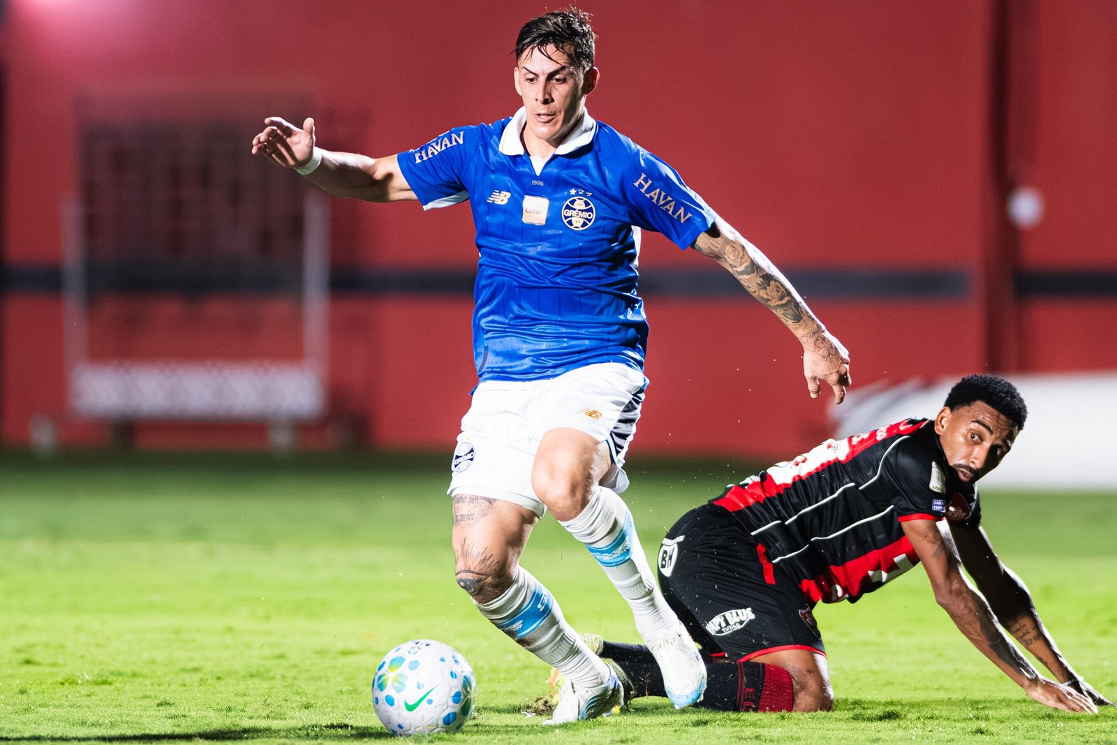 Grêmio tem dúvidas no ataque contra o Vasco por suspensão e lesionados; saiba situação