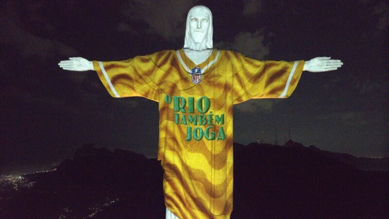Cristo Redentor recebe projeções especiais para celebrar jogo da NFL no Rio de Janeiro; veja imagens