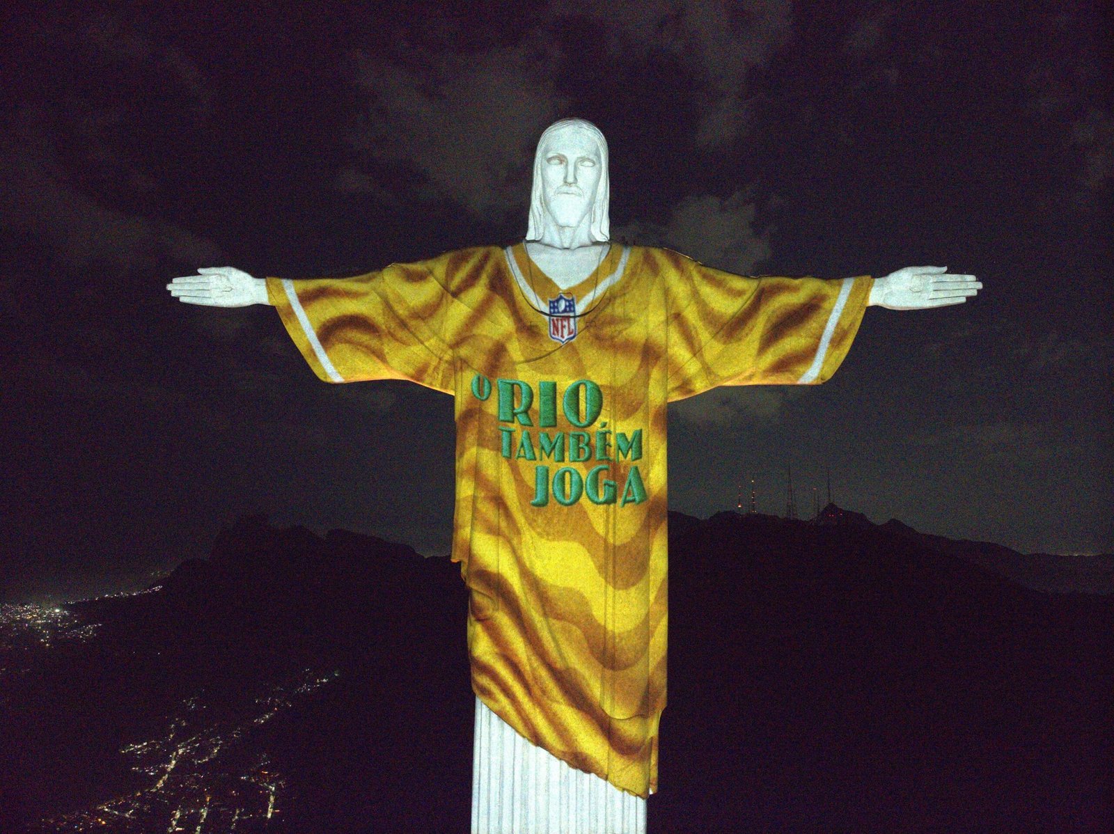 Cristo Redentor recebe projeções especiais para celebrar jogo da NFL no Rio de Janeiro; veja imagens
