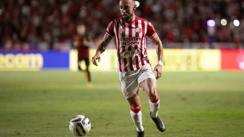 Técnico do Náutico pede cautela com Paulo Sérgio, mas elogia atacante: “Vai nos ajudar muito”