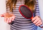 Já pensou nisso? Pentes e escovas de cabelo também precisam de limpeza