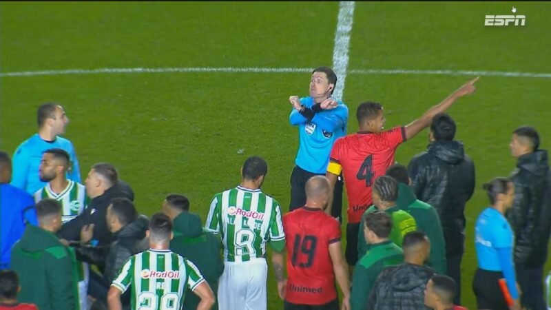 Goleiro do Atlético-GO denuncia injúria racial após jogo contra o Juventude