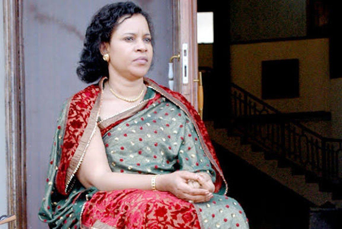 Rainha-mãe de Uganda diz estar em prisão domiciliar em meio a disputa pelo trono