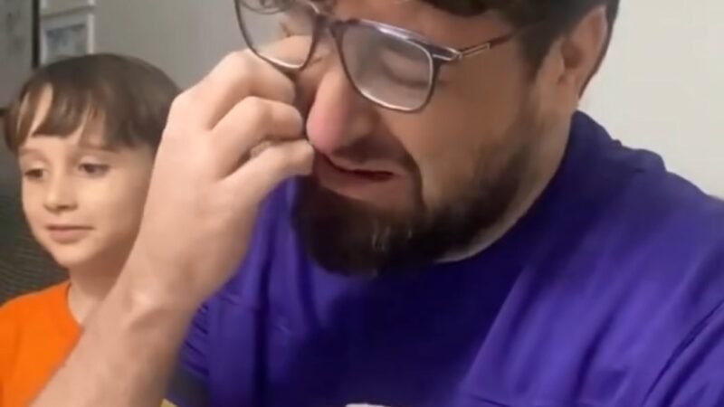 Torcedor brasileiro do Ravens se emociona ao ganhar ingresso surpresa para jogo no Maracanã