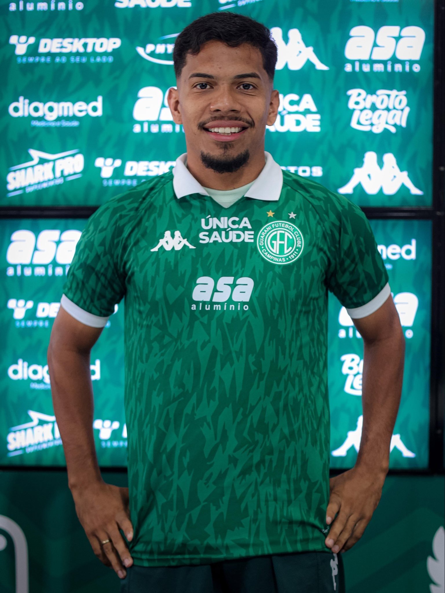 Guarani antecipa saída do lateral-direito Rian
