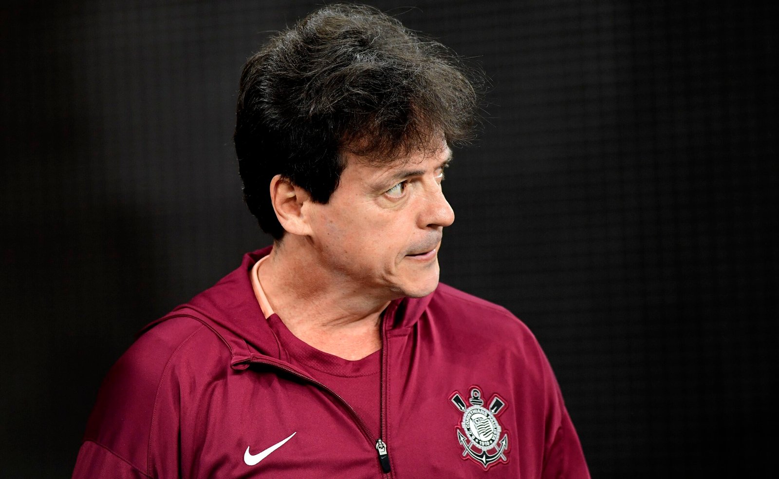 Diniz sob pressão: técnico tenta encerrar sequência negativa para aliviar crise no Corinthians