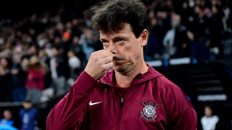 Eliminação do Corinthians também é uma derrota do Dinizismo soft