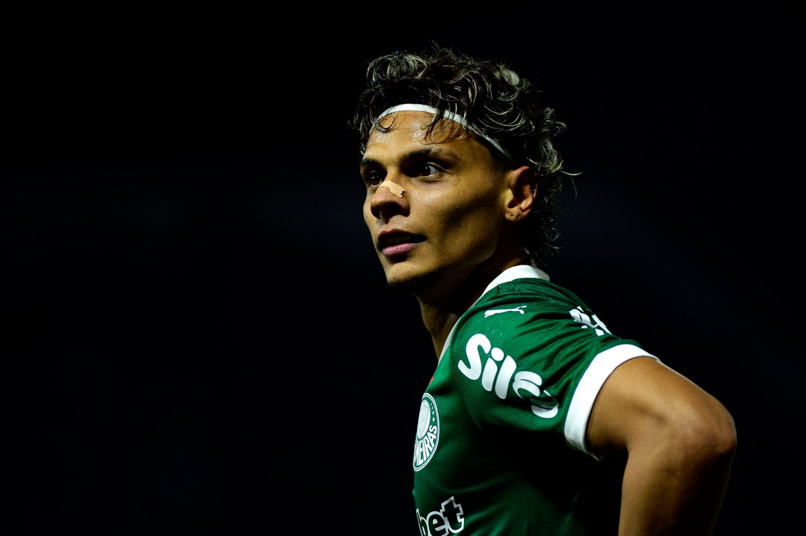Ex-Palmeiras, Richard Ríos é emprestado pelo Benfica ao Al-Ittihad