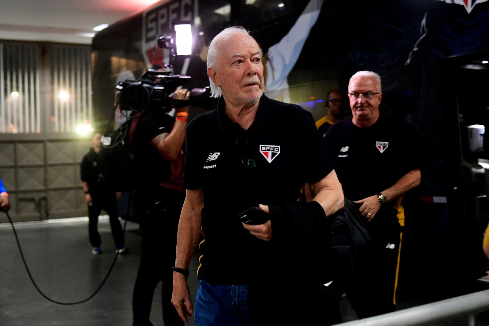 São Paulo atrasa também salários em carteira e não dá previsão de pagamento aos jogadores
