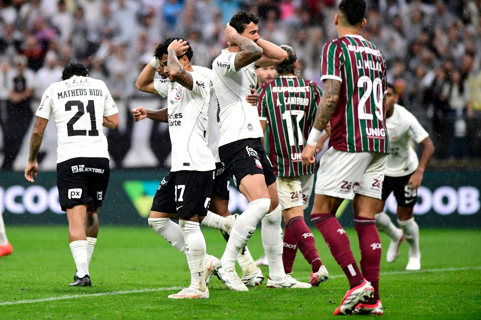 Análise: nova derrota em ambiente melancólico aprofunda crise do Corinthians antes da Data Fifa
