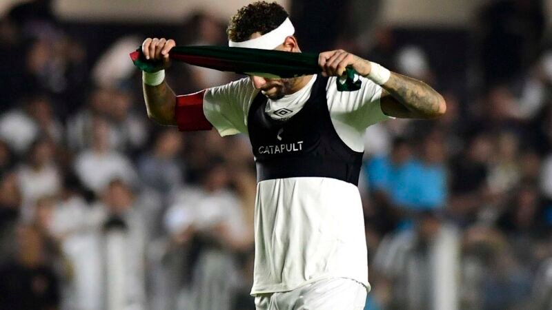 Neymar faz exames e vai desfalcar Santos contra o Internacional