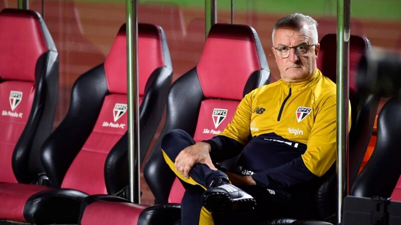 Dorival diz que São Paulo fez o melhor jogo sob seu comando e exalta torcida: “Impressionante”