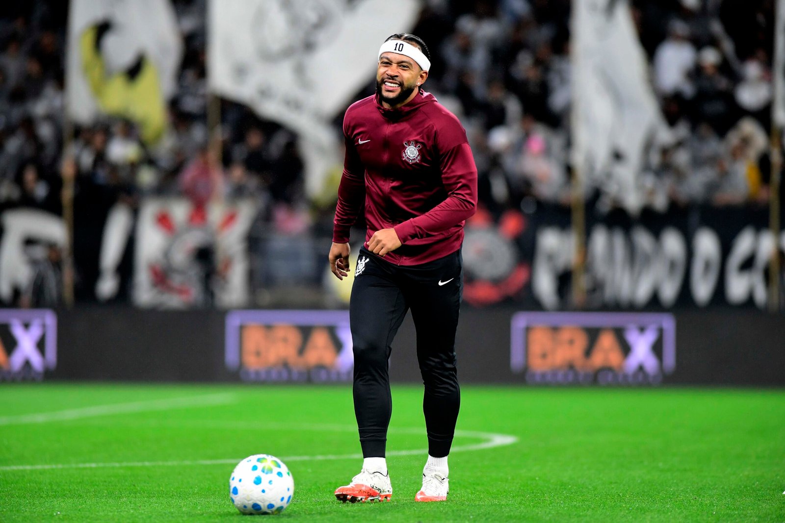 Memphis critica o Corinthians e cobra melhora coletiva: “Aprender a jogar como time grande”