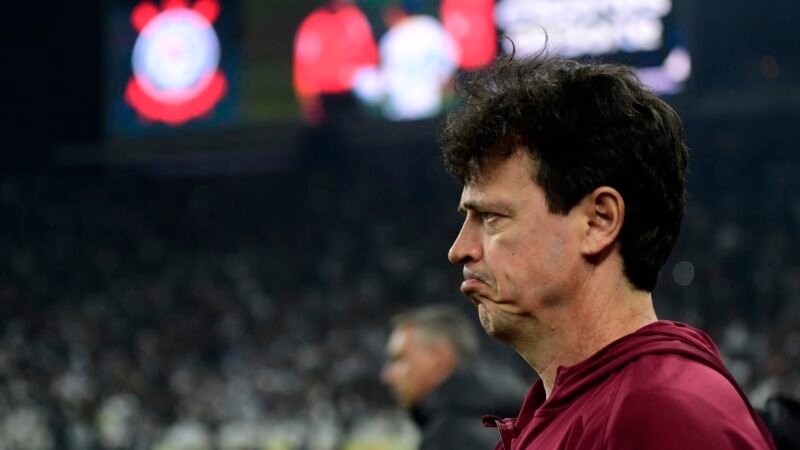 Diniz pede desculpa por quarta derrota seguida do Corinthians no Brasileiro: “Eu fico constrangido”