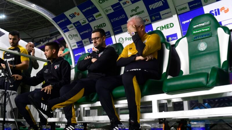 Análise: Dorival tem estratégia destruída por erros individuais em derrota do São Paulo no clássico