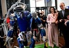Robôs europeus realizam tarefas domésticas e desafiam China e EUA