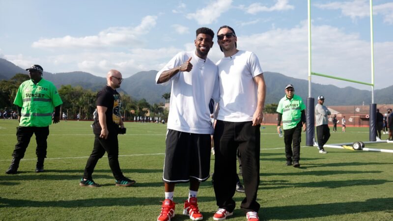 Léo Ortiz e Royal vivem dia de fãs em treino do Cowboys no CT do Flamengo; veja imagens