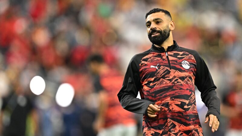 Egito poupa Salah de jogo das eliminatórias da Copa Africana por causa de gramado sintético