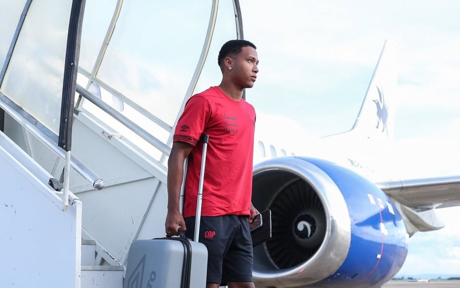 Athletico anuncia empréstimo do atacante Isaac para time de Israel
