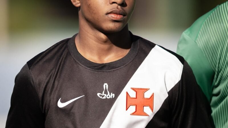 Lateral da base do Vasco chama atenção do Feyenoord antes de assinar contrato profissional