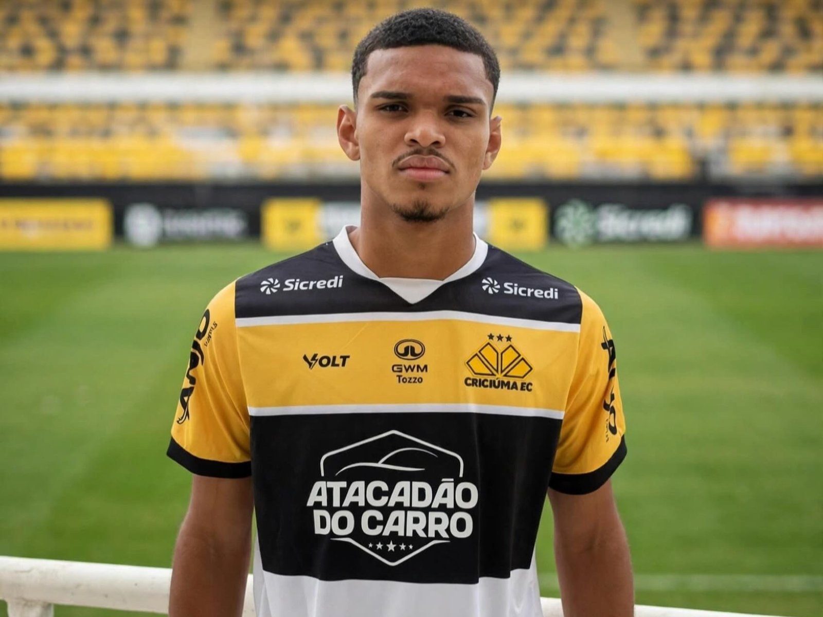 Treze vende zagueiro Matheus Gomes, cria da base, para Criciúma por 20% de uma venda futura