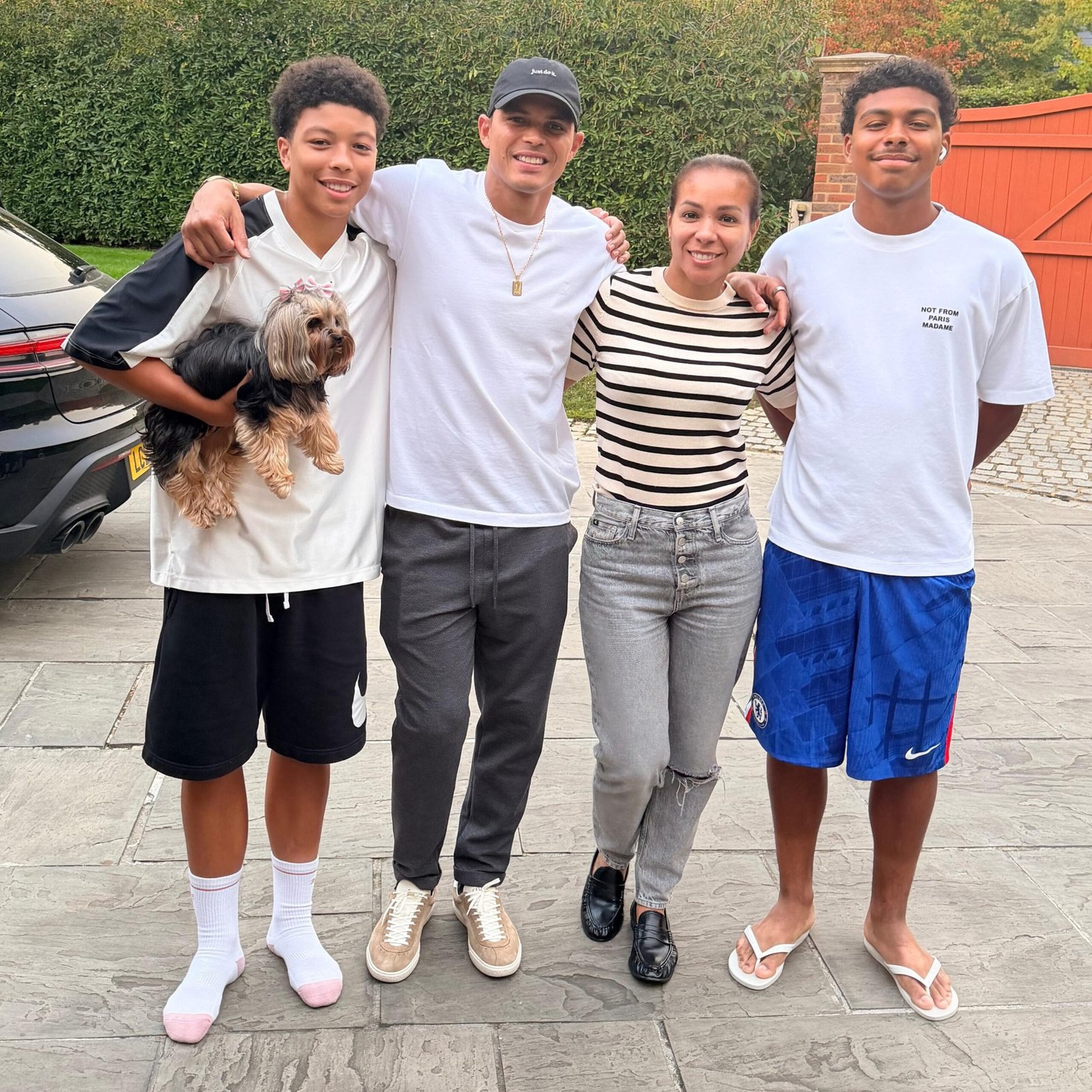 Thiago Silva volta ao Brasil para se reapresentar ao Fluminense e desabafa: “Nunca é fácil deixar a família”