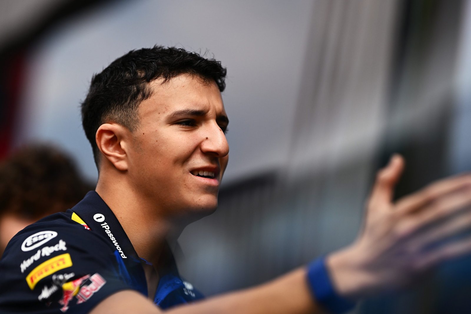 Red Bull renova com Hadjar e define dupla com Verstappen para 2027