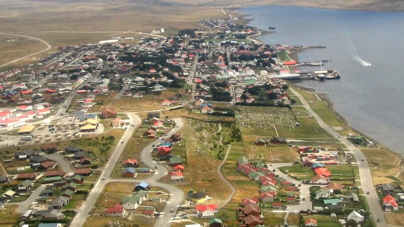 Argentina iniciará arbitragem contra Reino Unido por petróleo nas Malvinas, diz Milei