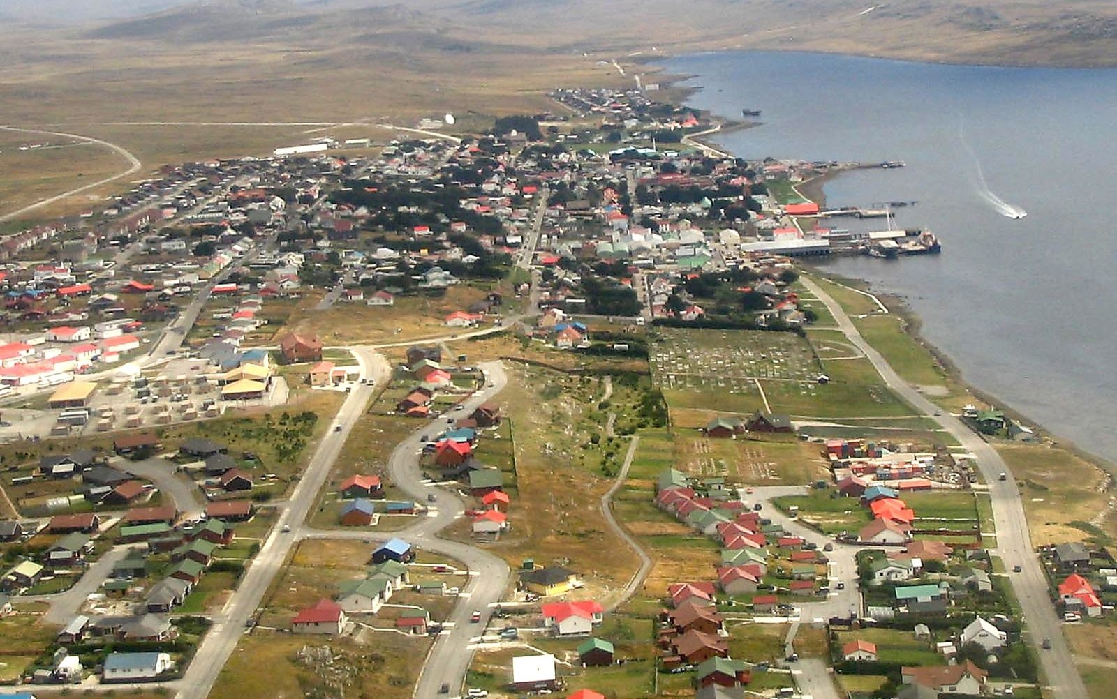 Argentina iniciará arbitragem contra Reino Unido por petróleo nas Malvinas, diz Milei