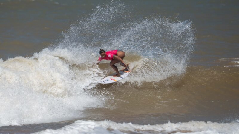 Favoritas brilham no 1º dia e avançam no QS 4000 da WSL de Guarapari