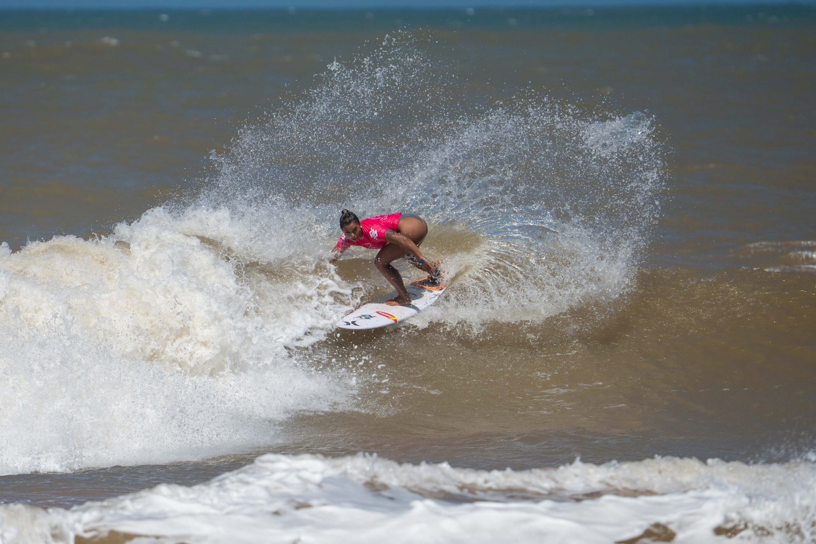 Favoritas brilham no 1º dia e avançam no QS 4000 da WSL de Guarapari