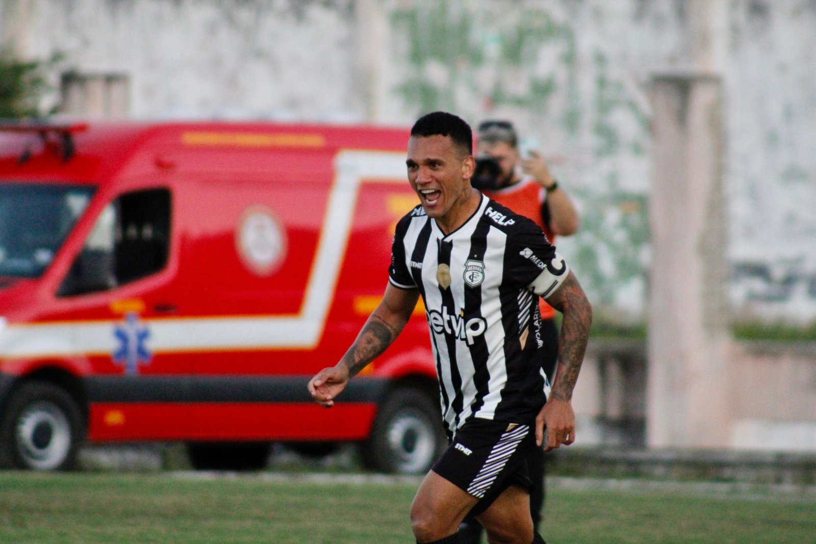 Thiago Alagoano tem futuro indefinido no Treze após ser liberado para voltar aos treinos