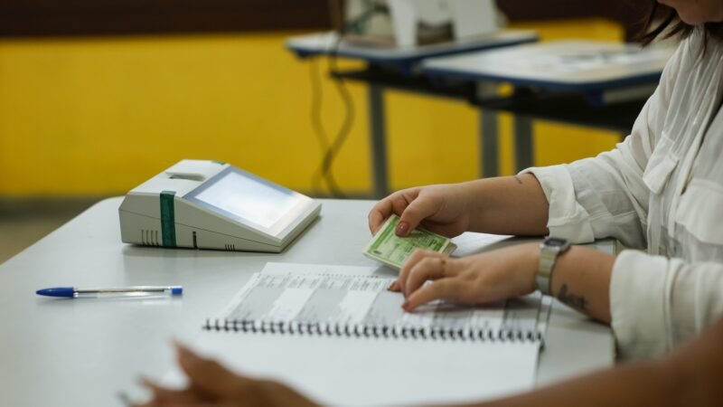Vale a pena ser mesário? Veja quantos dias de folga você ganha e outros benefícios