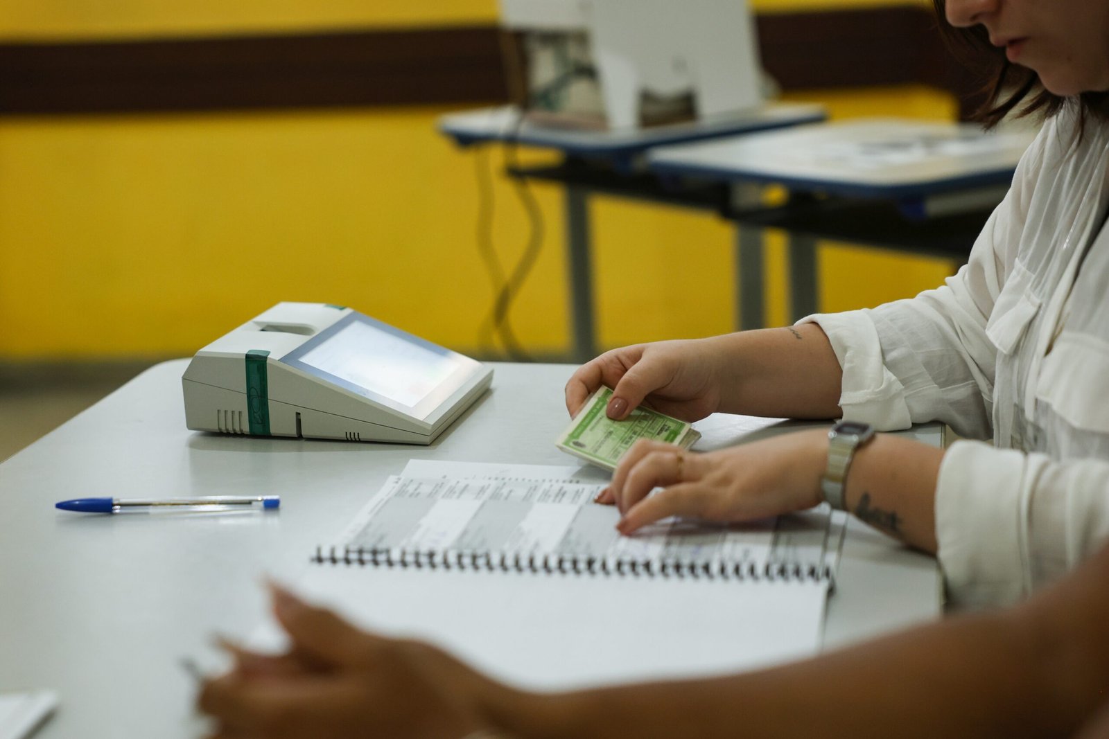 Vale a pena ser mesário? Veja quantos dias de folga você ganha e outros benefícios