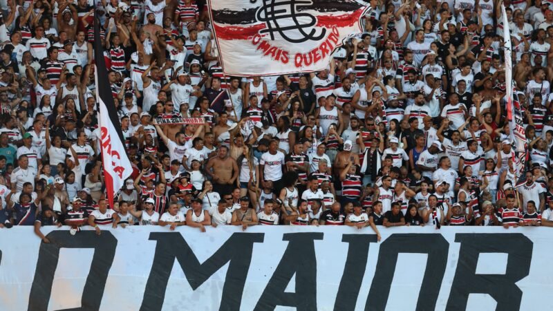 Santa Cruz levou quase 100 vezes mais torcedores a jogos como mandante que rival pelo acesso