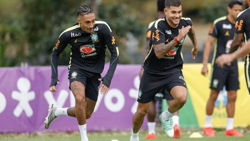 Raphinha é favorito para herdar braçadeira de capitão da Seleção; Bruno Guimarães também é opção