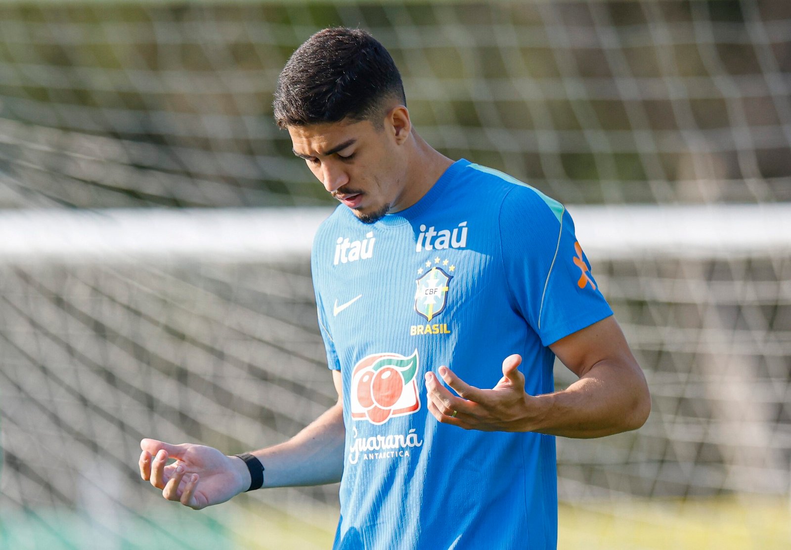 Jair revive infância com Bontempo em reencontro na Seleção: “Se não fosse ele, eu não estaria aqui”