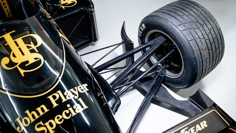 Carro da primeira vitória de Senna na F1 terá dez réplicas à venda