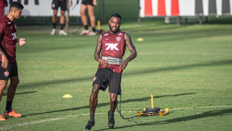 Ramon, Mateus Silva e Edu fazem trabalho de transição em treino do Vitória