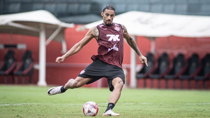 Vitória sofre novo transfer ban por dívida de compra de Fabri