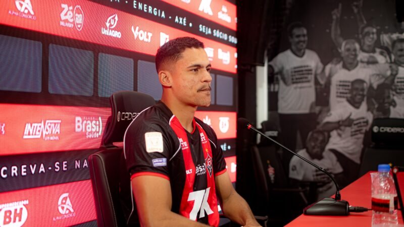 Alex Bruno cita características em apresentação pelo Vitória: “Centroavante de área”