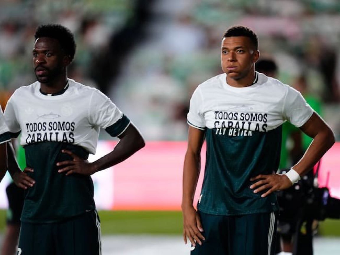 Mbappé explica gesto polêmico com camisa antes de jogo do Real: “Solidariedade com imigrantes”