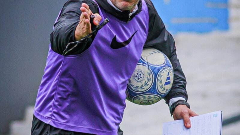 Vojvoda é demitido do Racing após três meses de trabalho