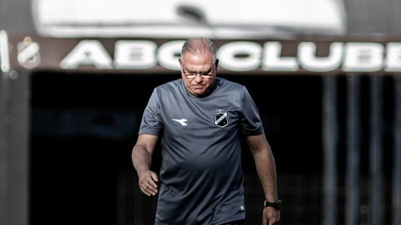 ABC e Waguinho Dias não chegam a acordo e técnico deixa o clube após acesso à Série C