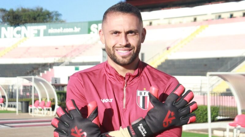 Victor Souza completa 90 jogos pelo Botafogo-SP