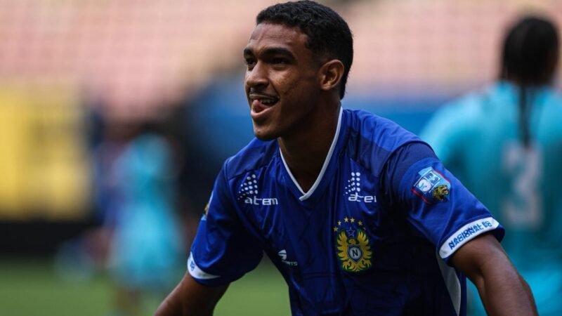 Vitinho celebra acesso com o Nacional e fase: “Vivo um dos meus melhores momentos na carreira”