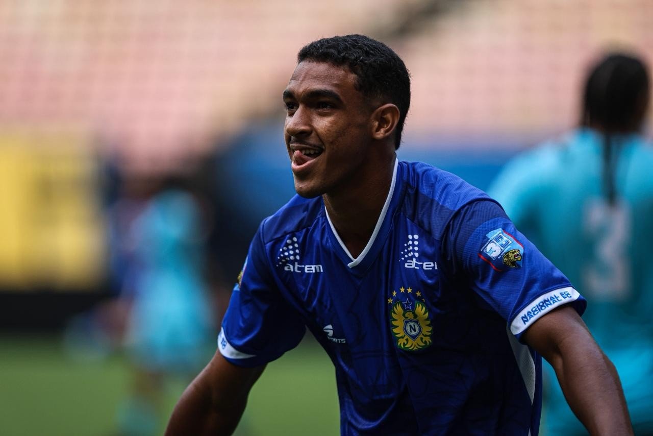 Vitinho celebra acesso com o Nacional e fase: “Vivo um dos meus melhores momentos na carreira”