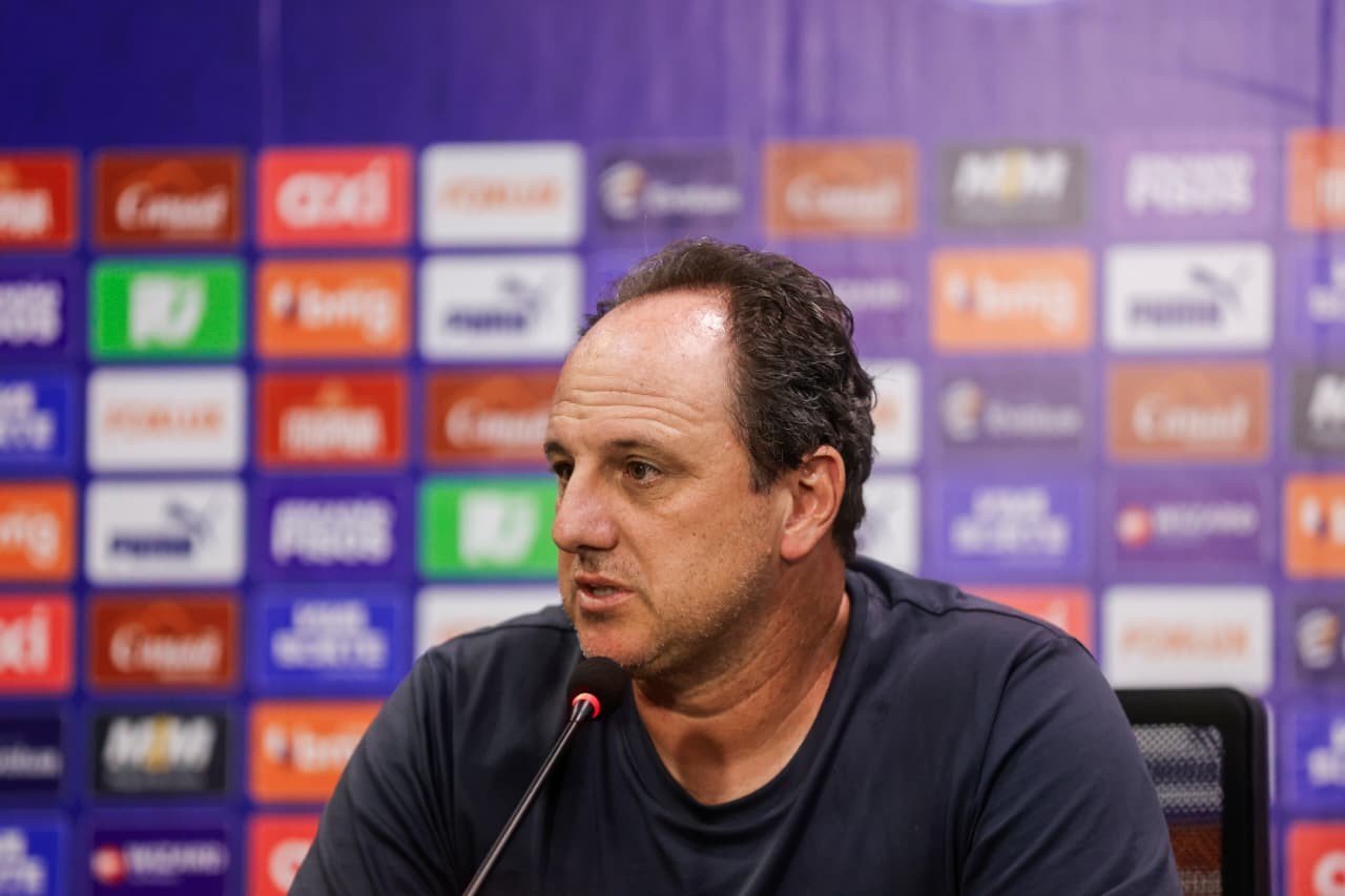 Ceni reclama da arbitragem e critica Daronco em Athletico x Bahia: “Não teve coragem”