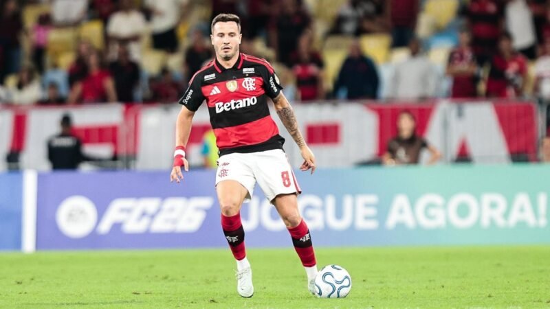 Saúl desabafa sobre oportunidades no Flamengo: “Quando não jogo, sou caro. Quando jogo, sou bom”